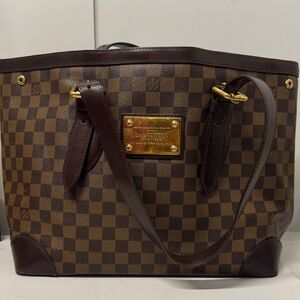LOUIS VUITTON Damier Hampstead MM Tote 14”x7” Base